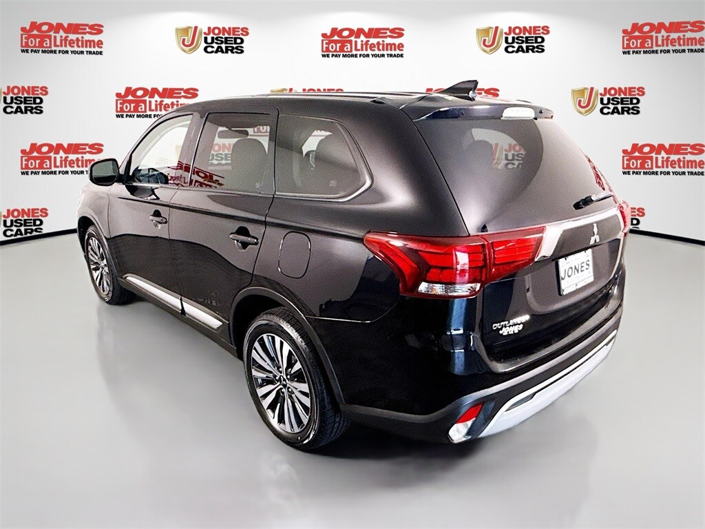 2020 Mitsubishi Outlander ES photo 2