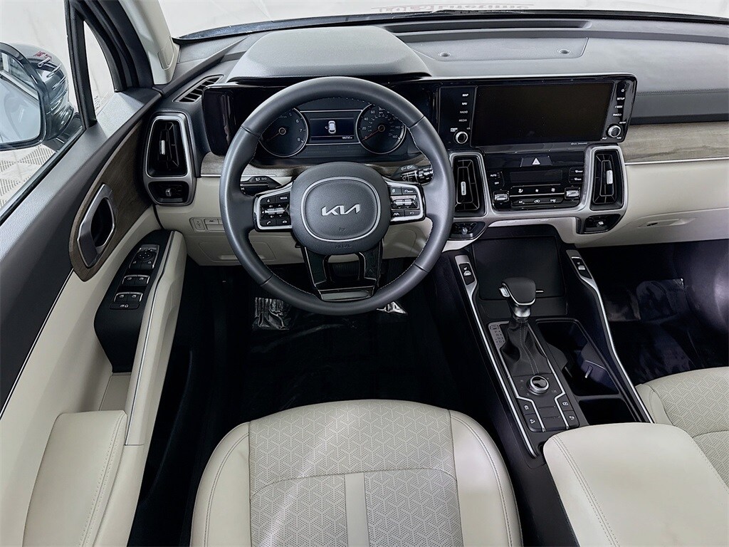 2022 Kia Sorento S photo 2