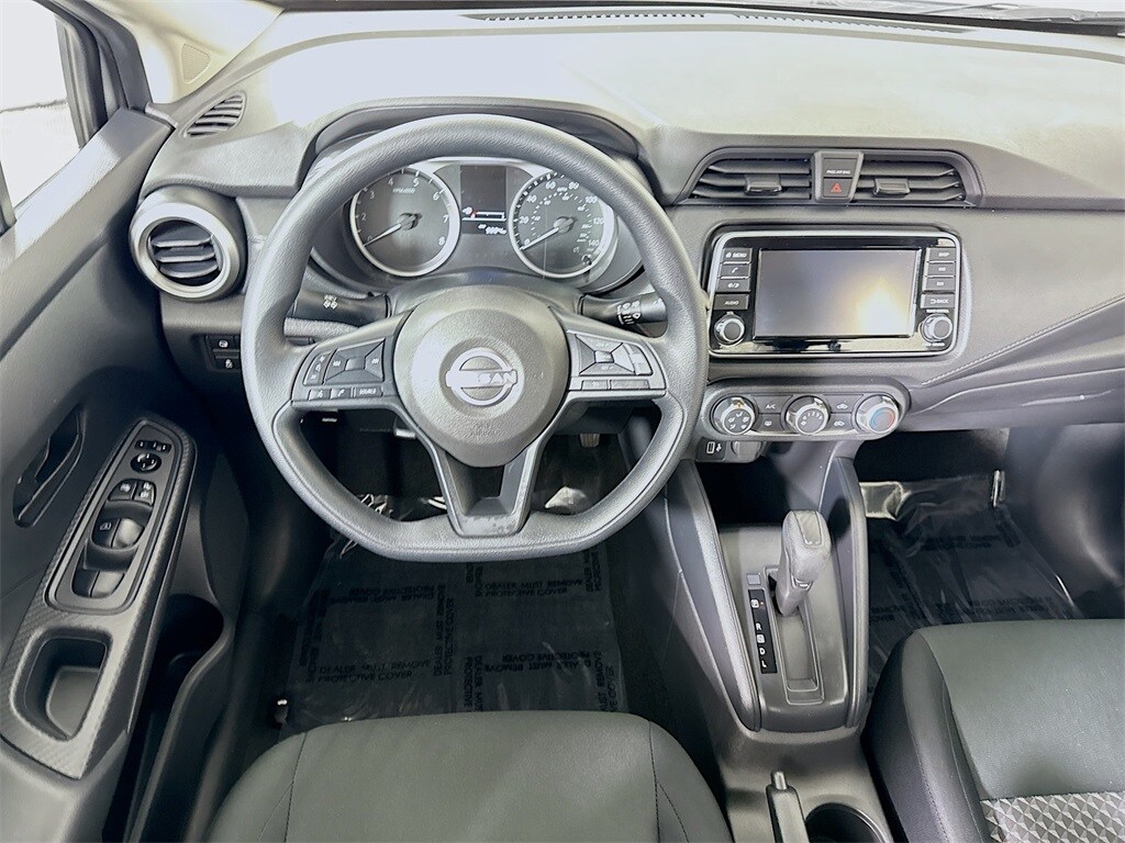 2024 Nissan Versa 1.6 S photo 3