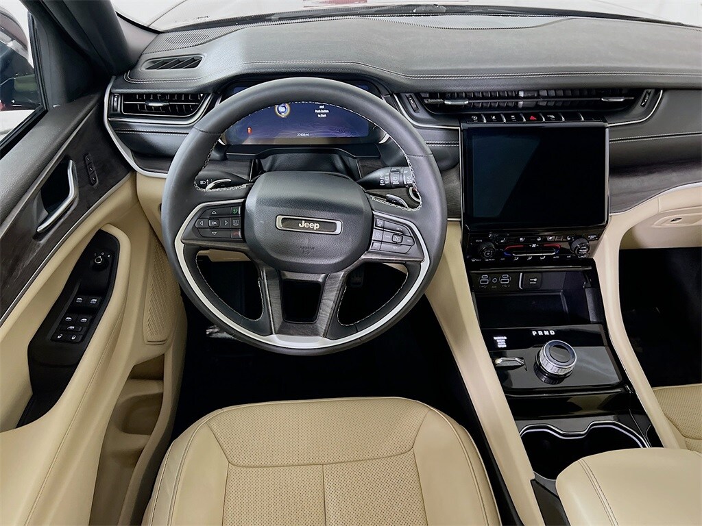 2023 Jeep Grand Cherokee Limited photo 2
