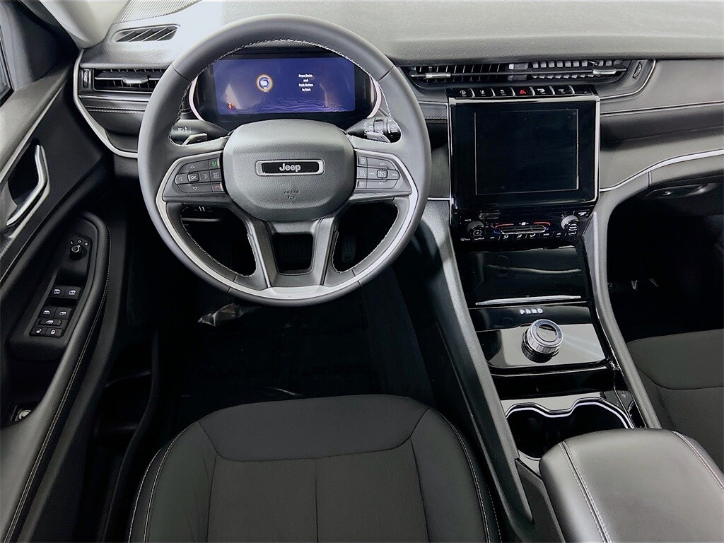 Used 2023 Jeep Grand Cherokee Laredo SUV