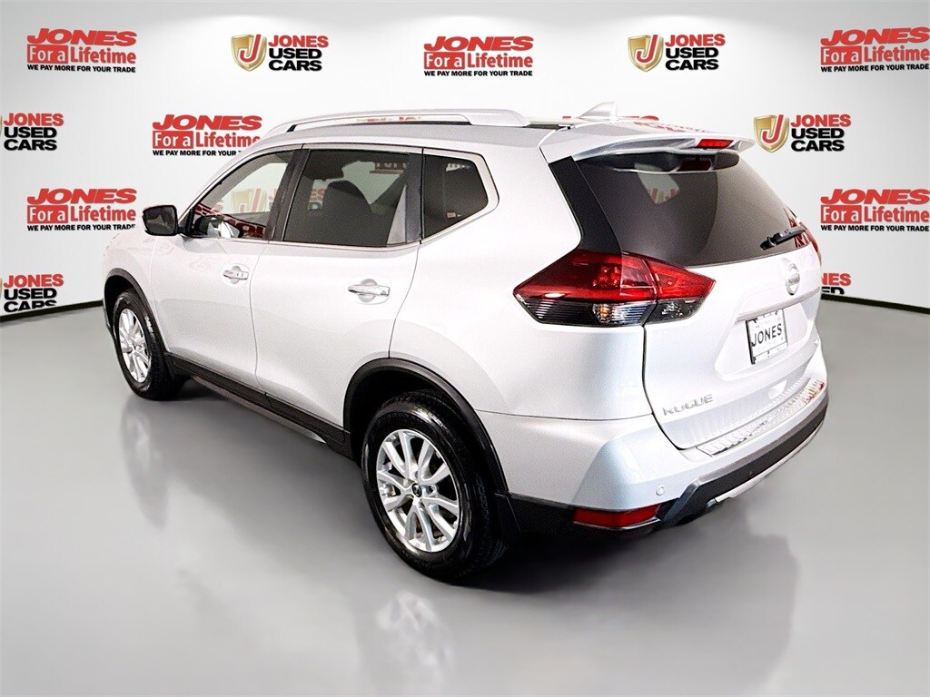 2019 Nissan Rogue SV photo 2