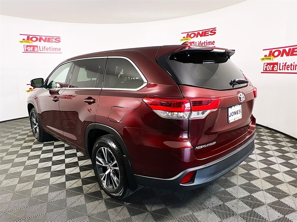 Used 2018 Toyota Highlander LE Plus with VIN 5TDBZRFH7JS894156 for sale in Fallston, MD