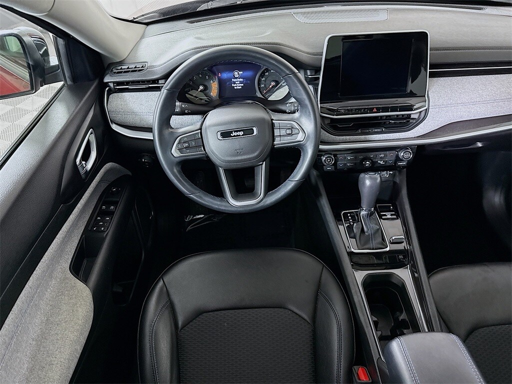 2022 Jeep Compass Latitude photo 2