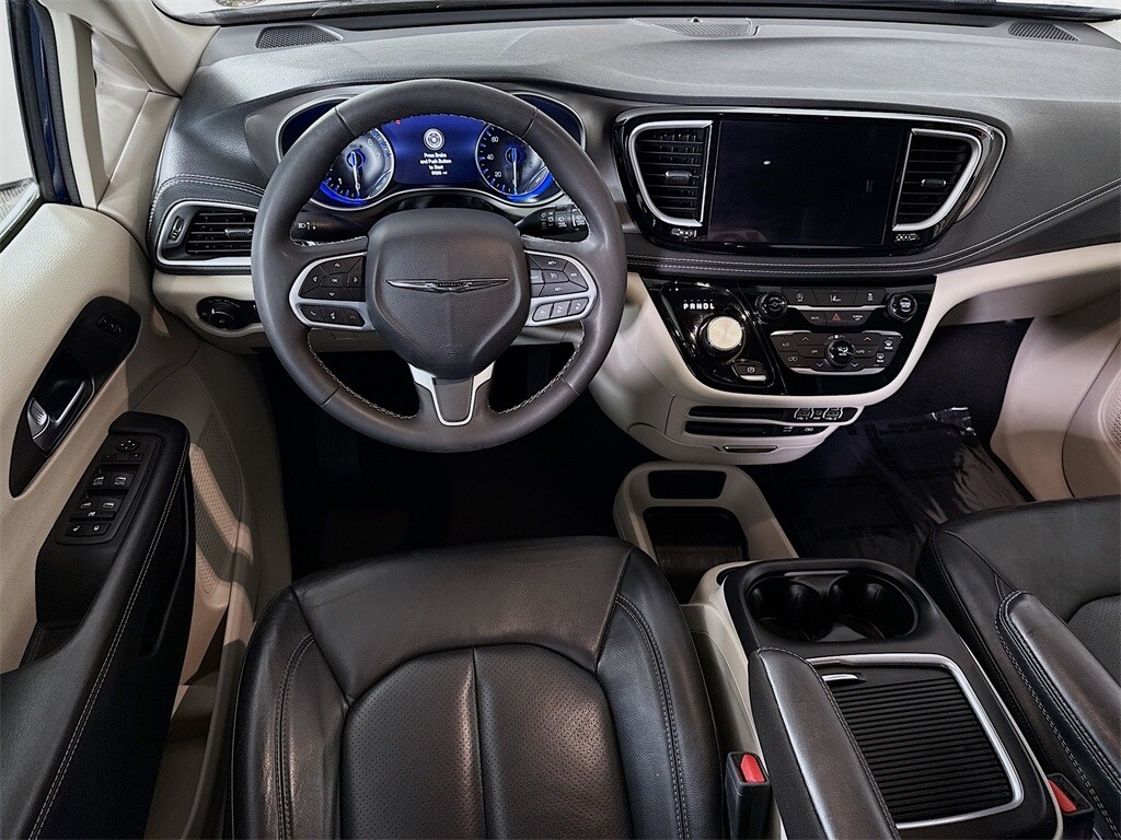 2022 Chrysler Pacifica Touring L photo 3