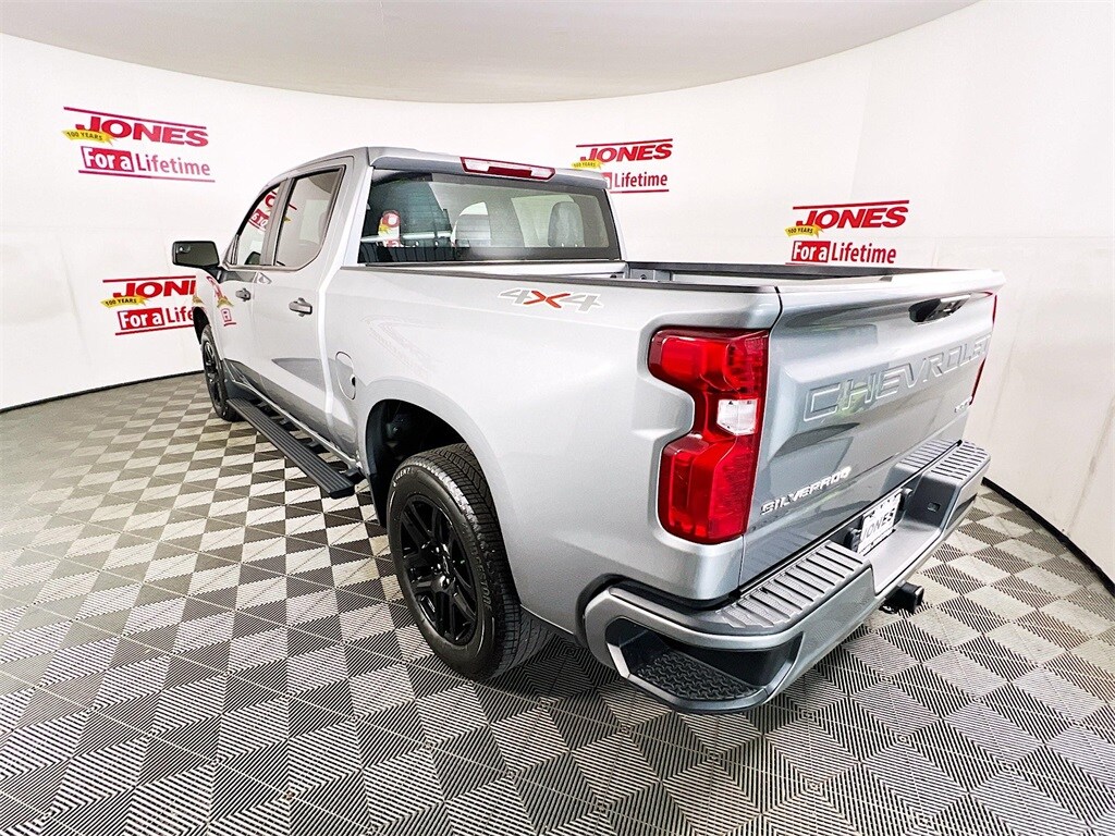 2023 Chevrolet Silverado 1500 Custom photo 2