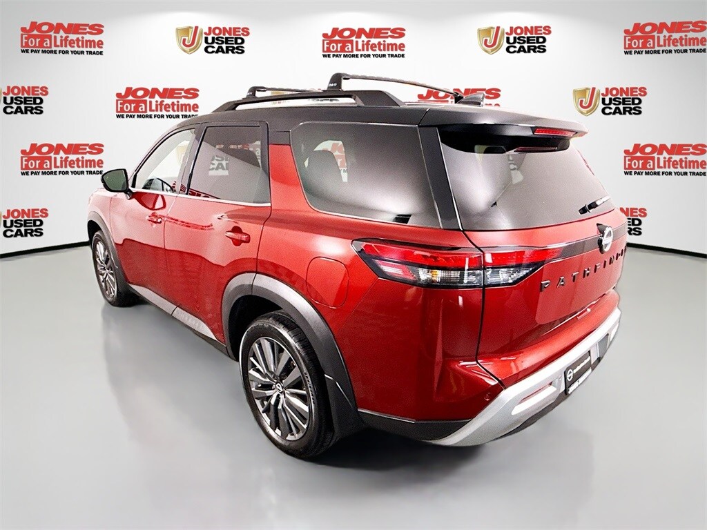 2022 Nissan Pathfinder SL photo 2