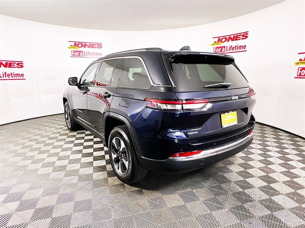 2023 Jeep Cherokee 4xe photo 2