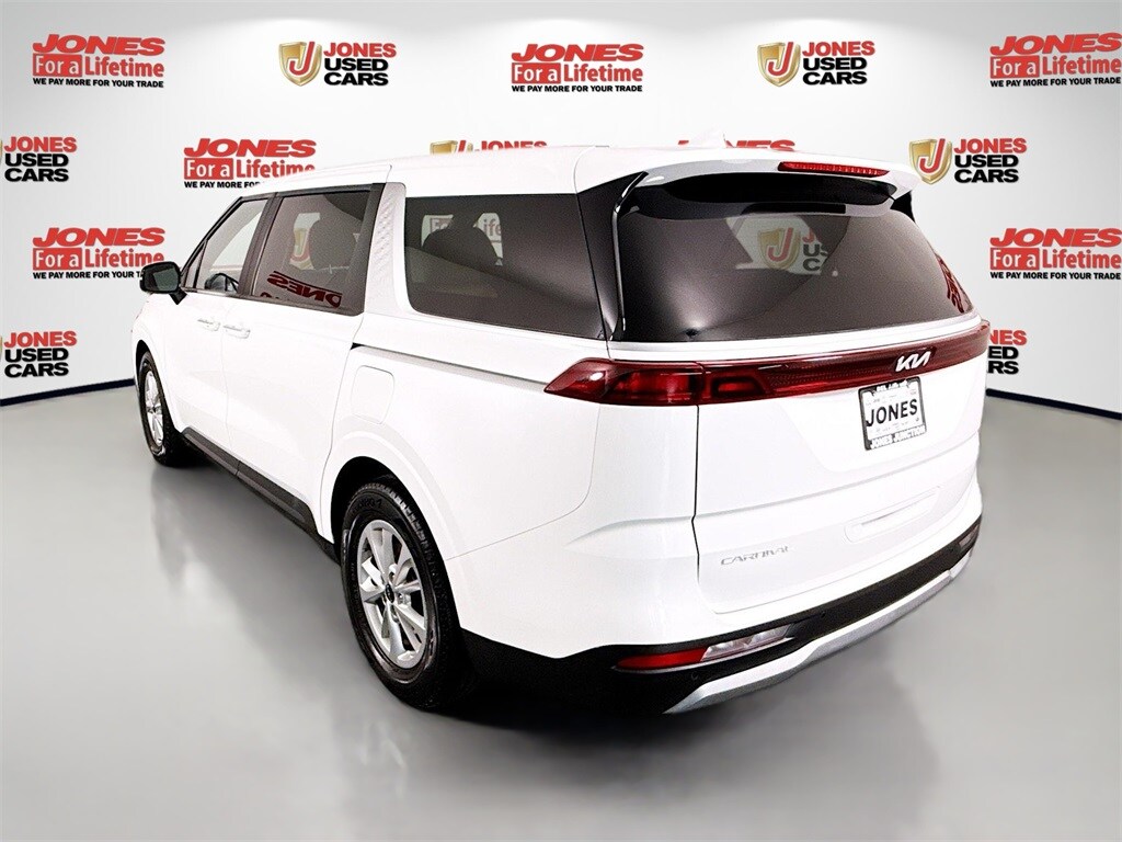 2023 Kia Carnival LX photo 2