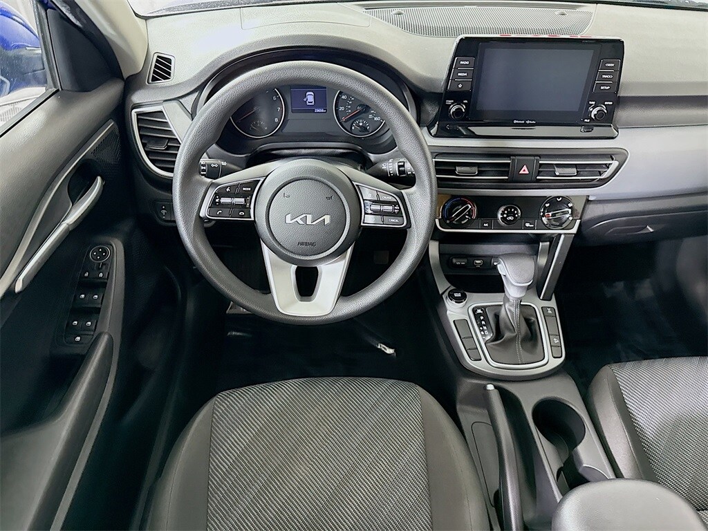 2023 Kia Seltos LX photo 3