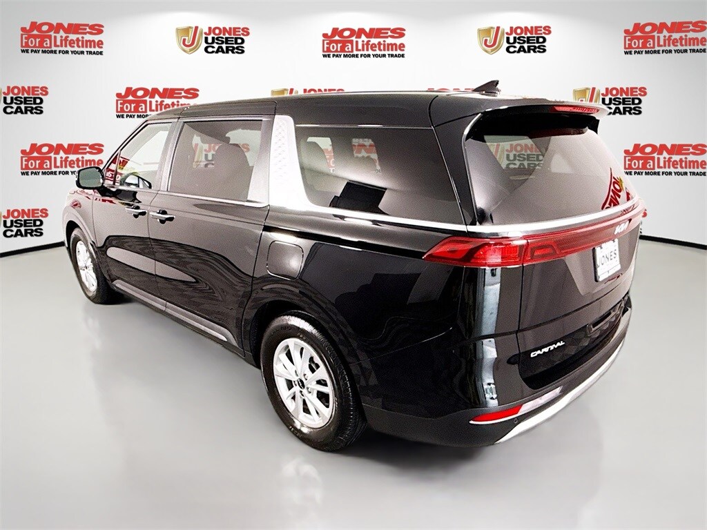 2024 Kia Carnival LX photo 2