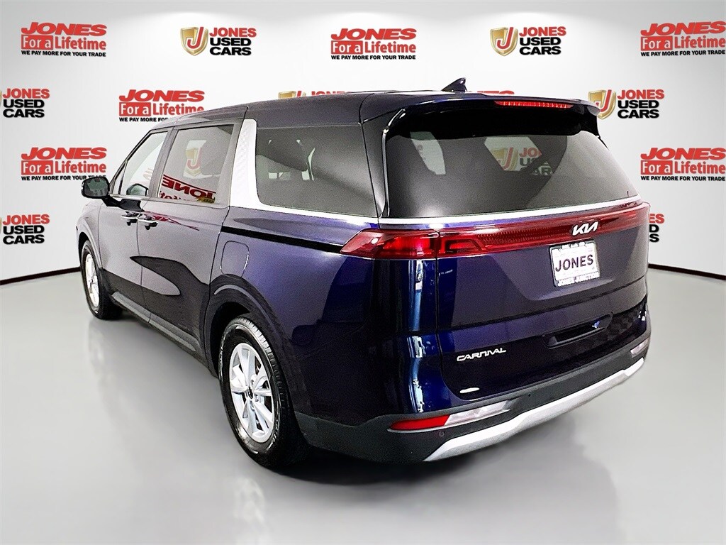 2023 Kia Carnival LX photo 2