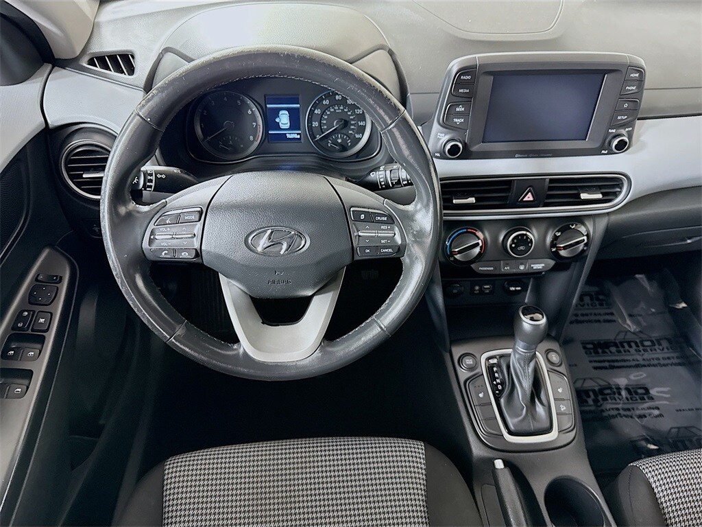 2019 Hyundai Kona SEL photo 2