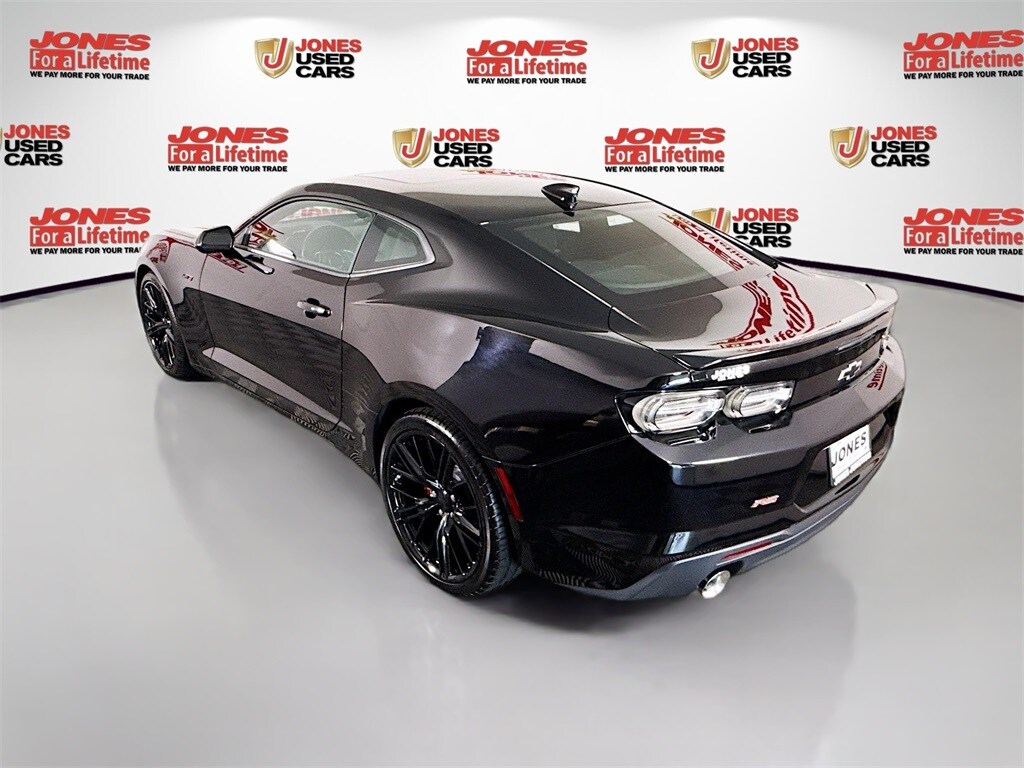 2022 Chevrolet Camaro LT1 photo 2