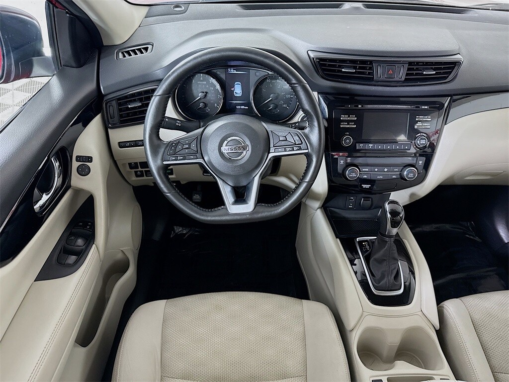 2017 Nissan Rogue Sport SV photo 3