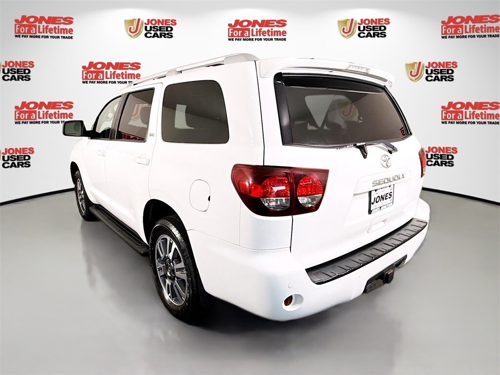 2018 Toyota Sequoia SR5 photo 2