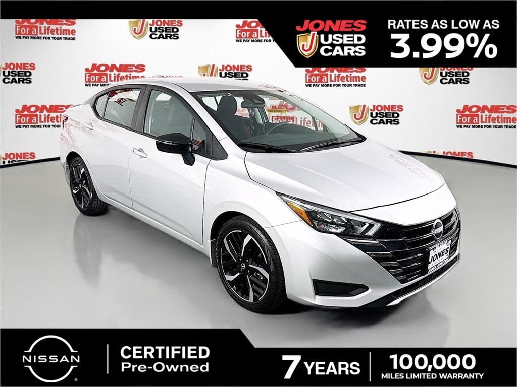 2025 Nissan Versa Sedan SR's photo