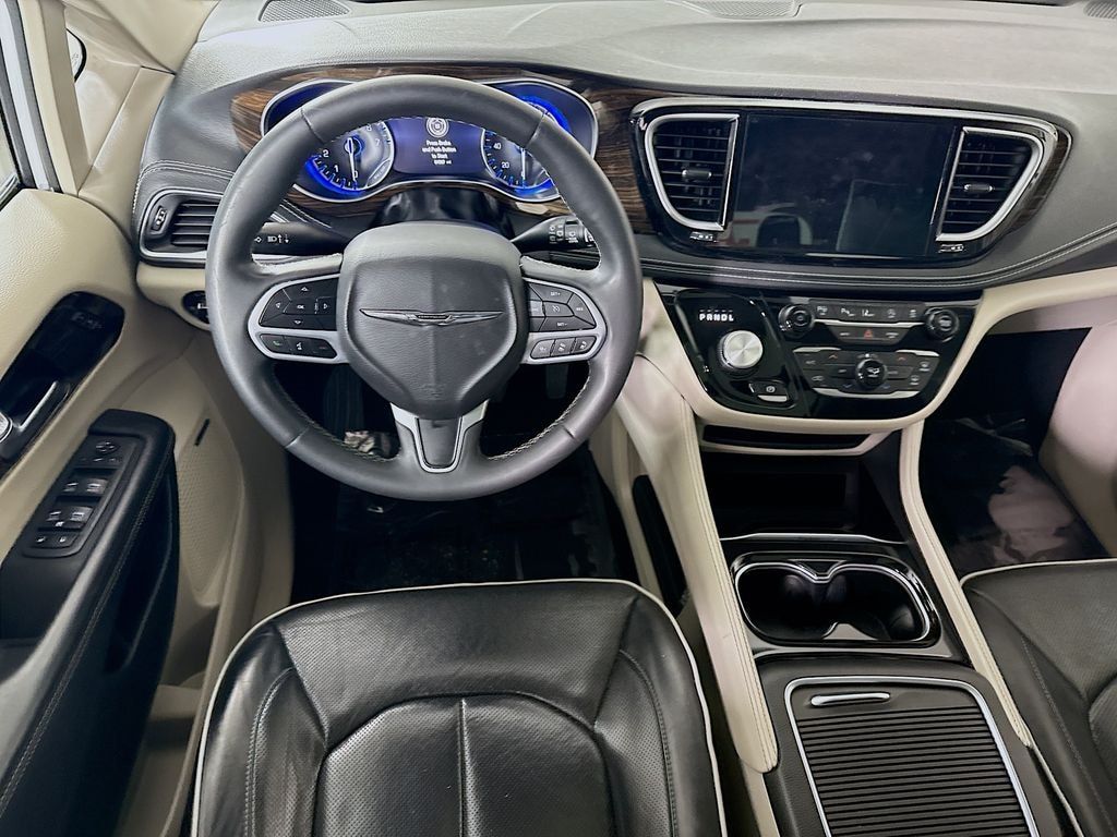 Certified 2022 Chrysler Pacifica Limited Van Passenger Van