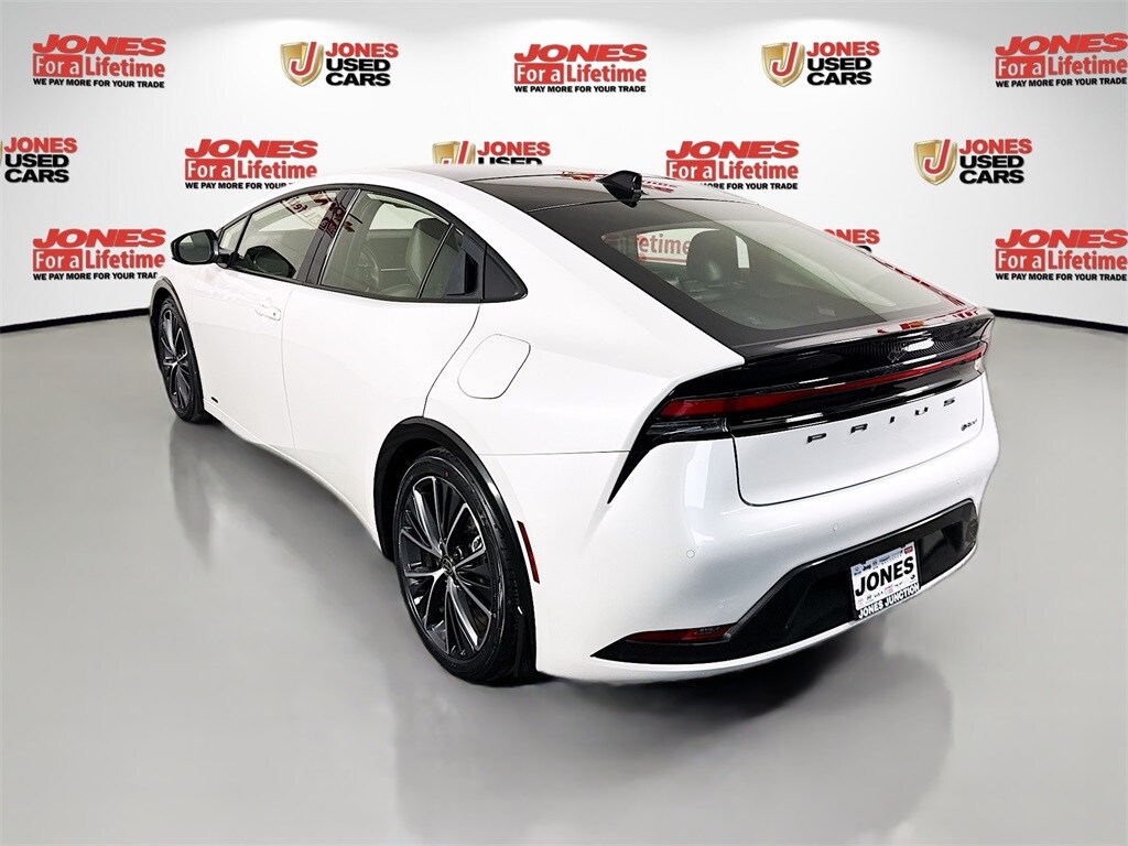2023 Toyota Prius XLE photo 2