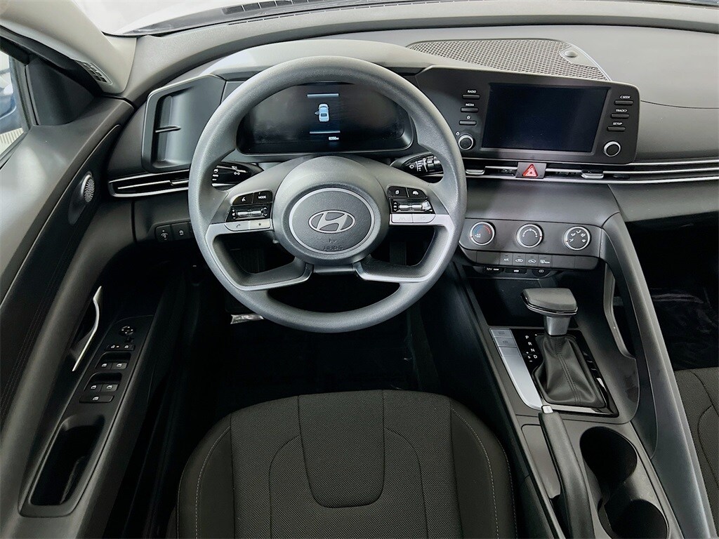 2024 Hyundai Elantra SE photo 3