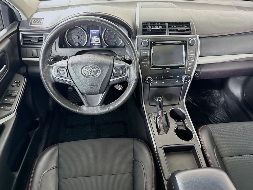 Used 2017 Toyota Camry SE Sedan