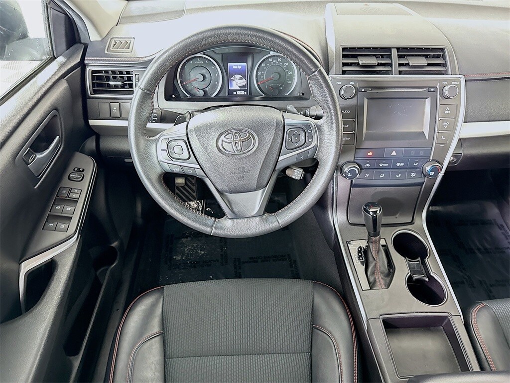 Used 2017 Toyota Camry SE Sedan