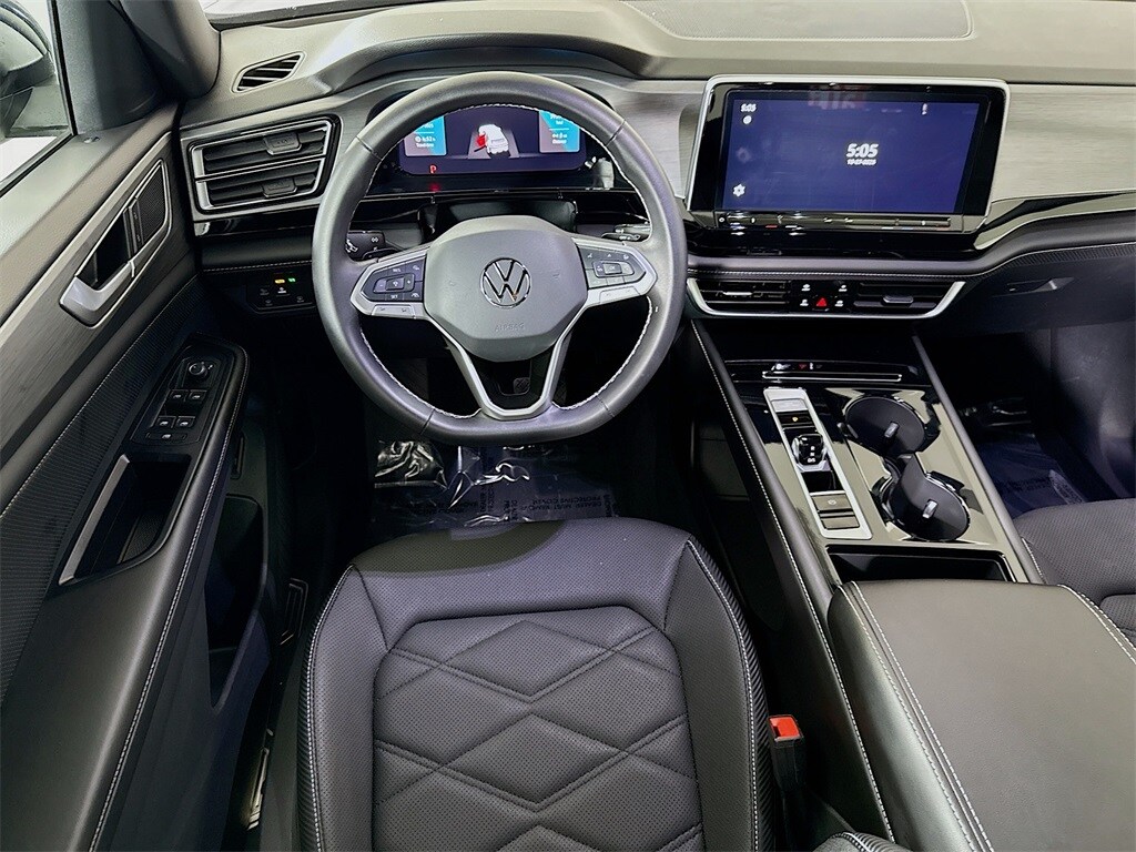 2024 Volkswagen Atlas Cross Sport SE Technology photo 2