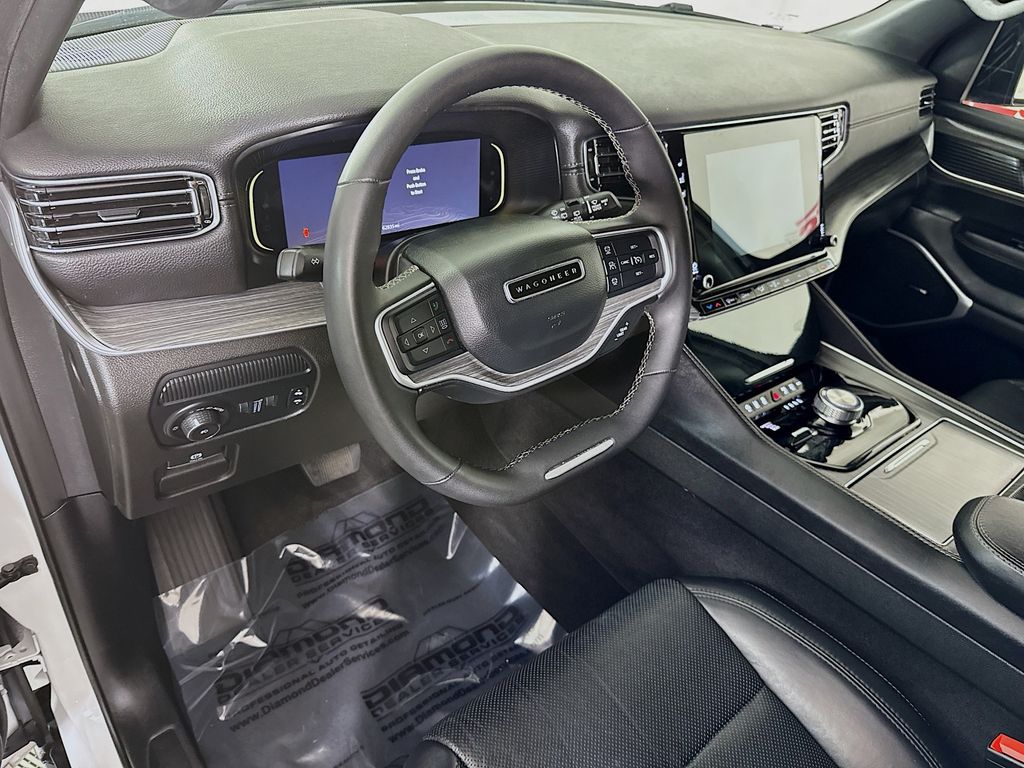 2024 Jeep Wagoneer L Series II - Photo 19