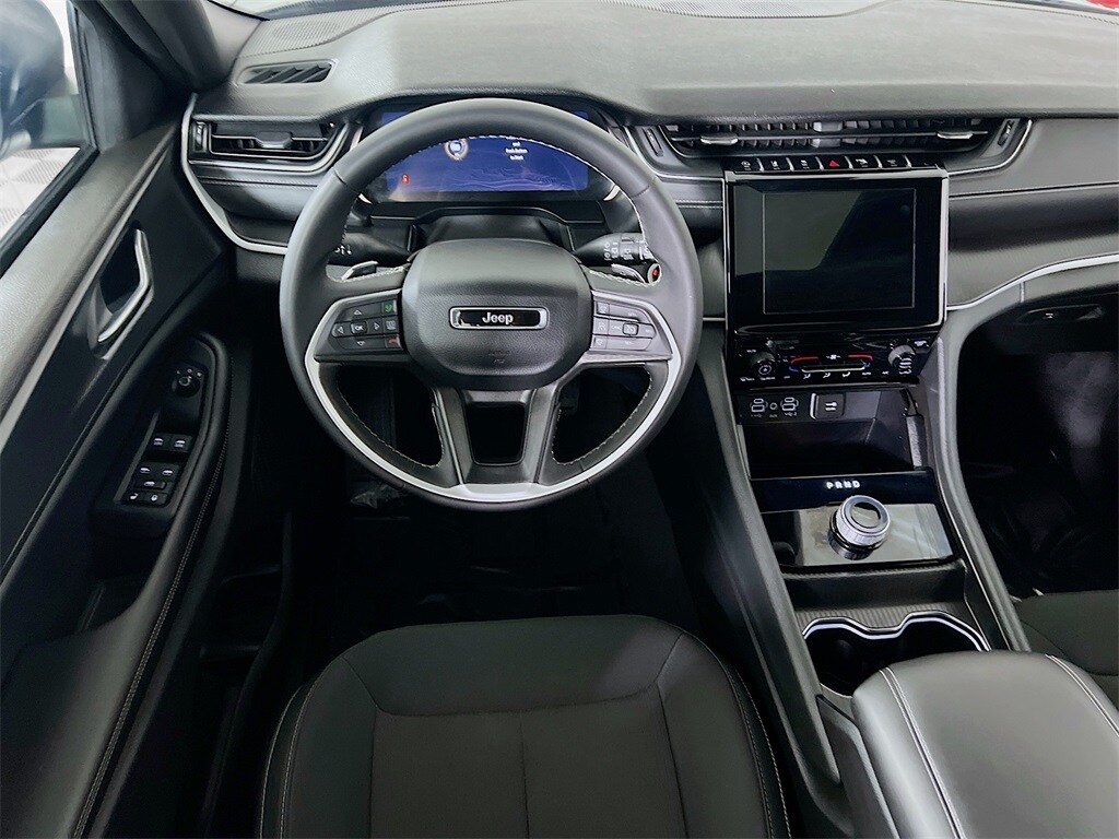 2024 Jeep Grand Cherokee Laredo X photo 3