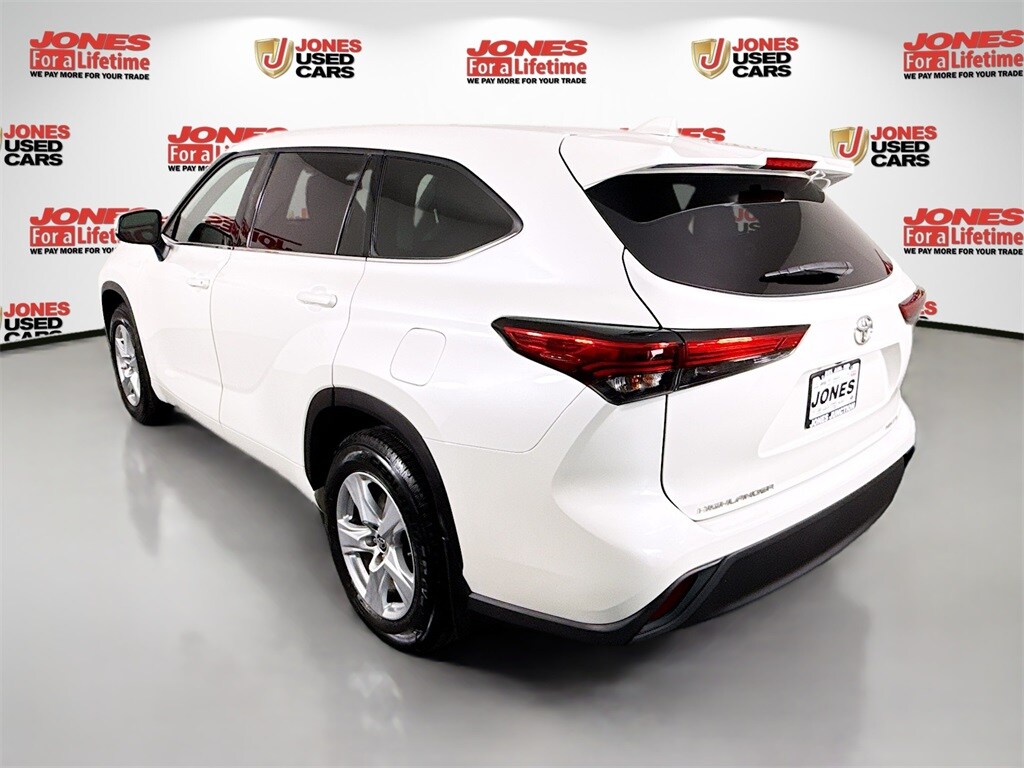 2020 Toyota Highlander LE photo 2