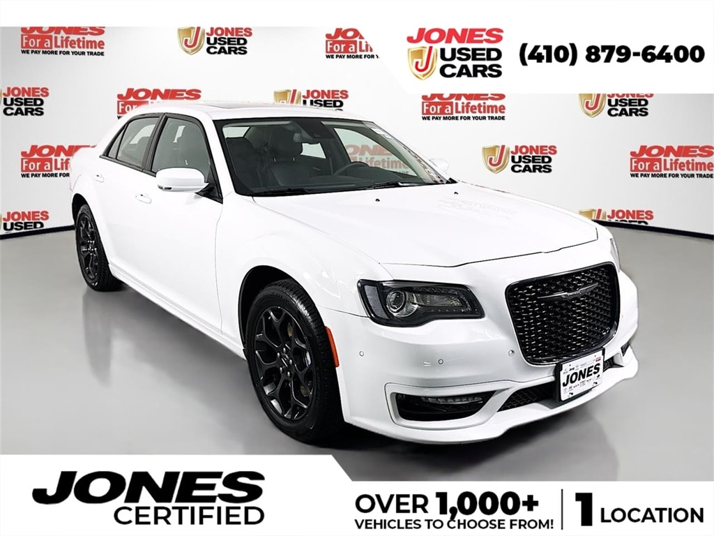 2023 Chrysler 300 Touring L's photo
