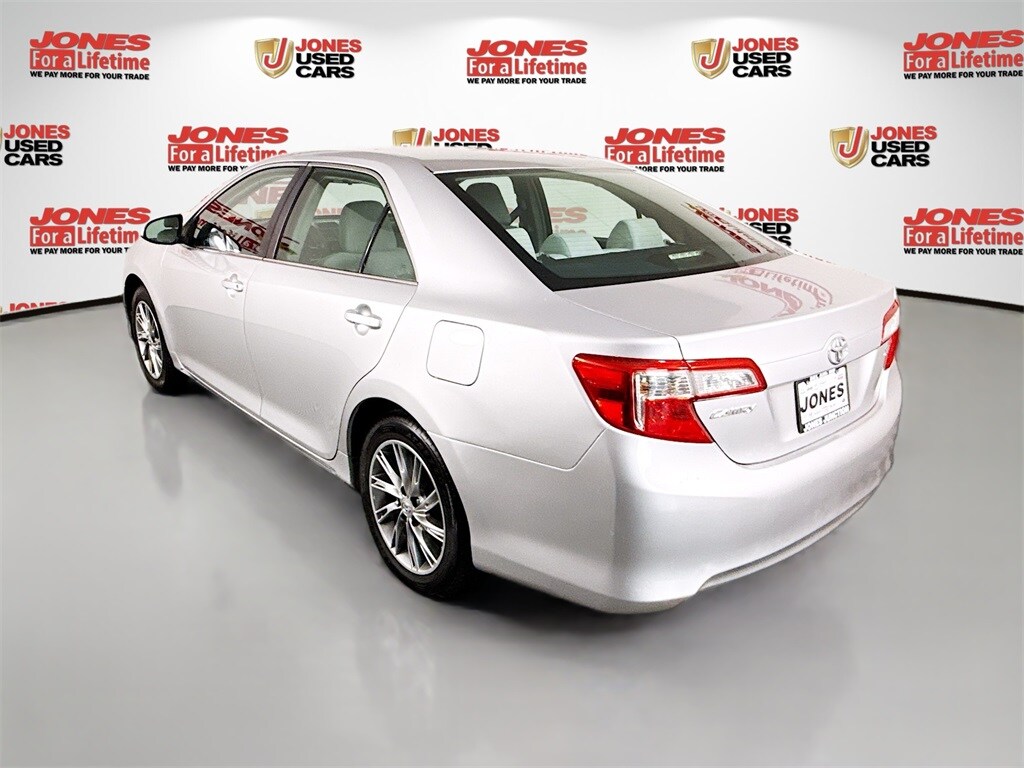 2012 Toyota Camry LE photo 2