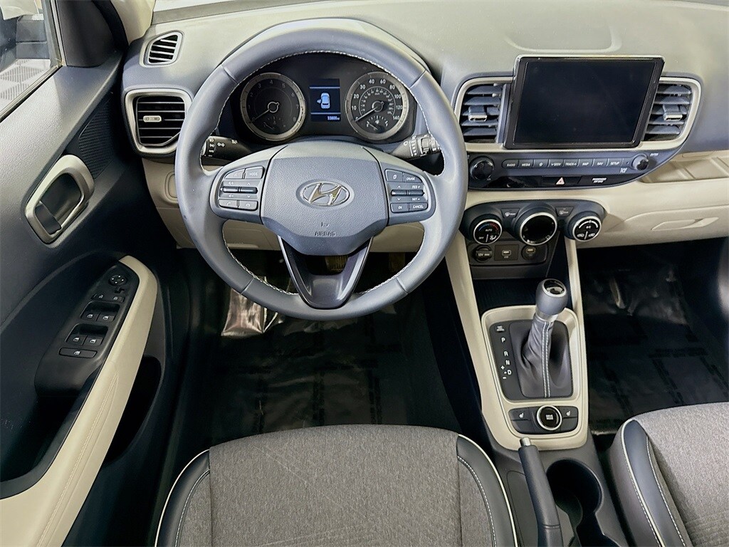 2021 Hyundai Venue SEL Denim photo 2