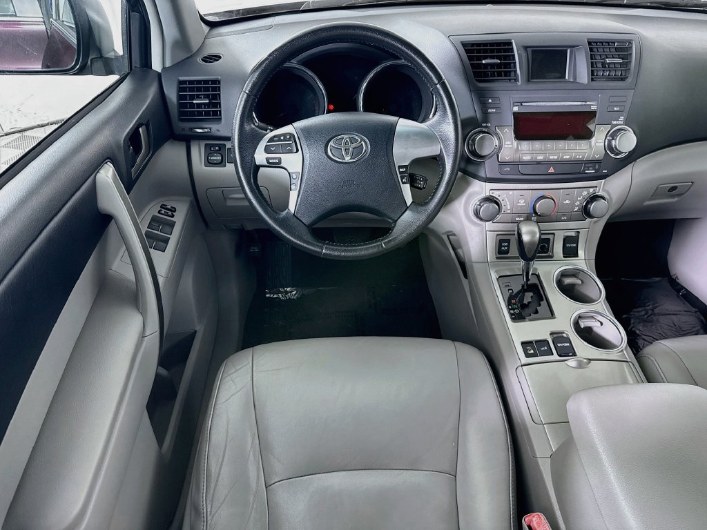 Used 2012 Toyota Highlander SE SUV