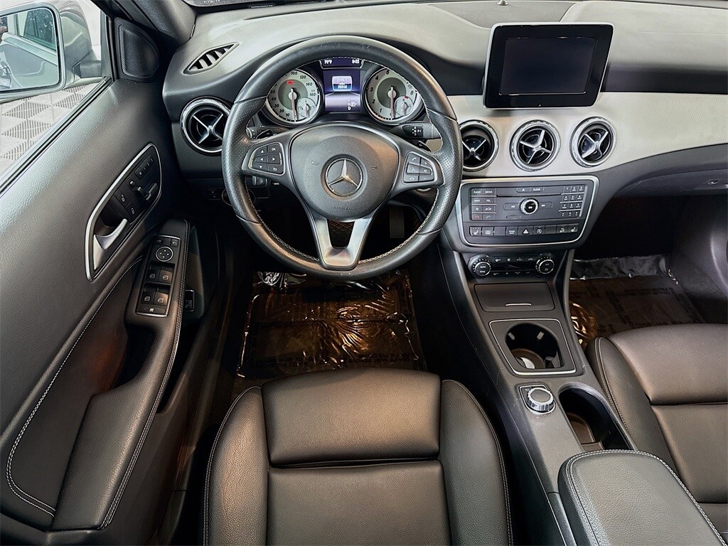 2017 Mercedes Benz GLA 250 4MATIC photo 2
