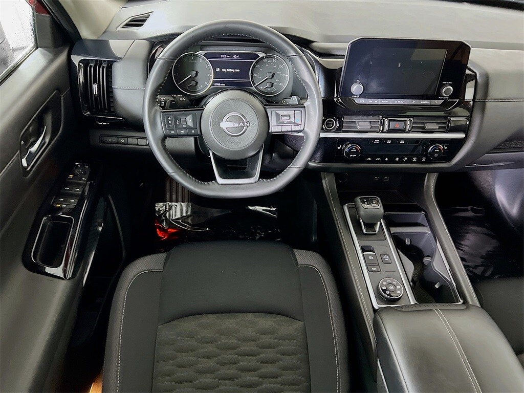 2022 Nissan Pathfinder SV photo 3