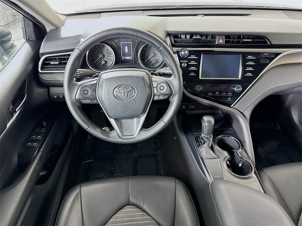 Used 2018 Toyota Camry SE Sedan