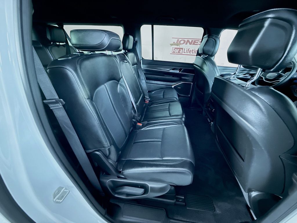 2024 Jeep Wagoneer L Series II - Photo 33