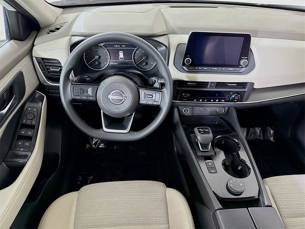 2023 Nissan Rogue SV photo 3