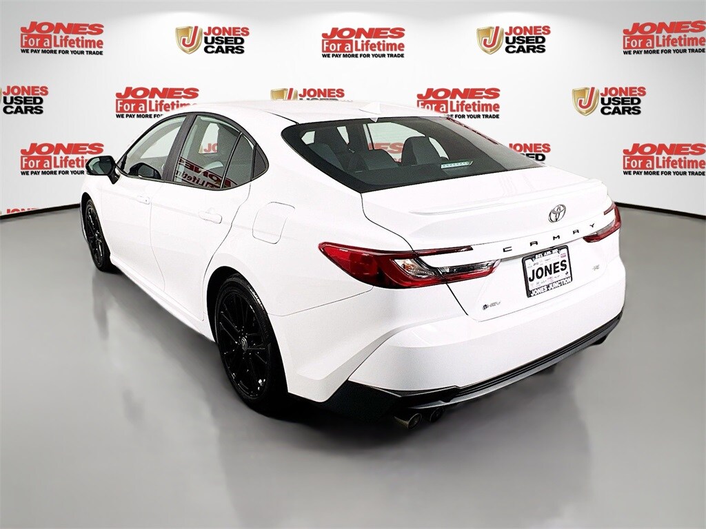 2025 Toyota Camry SE photo 2