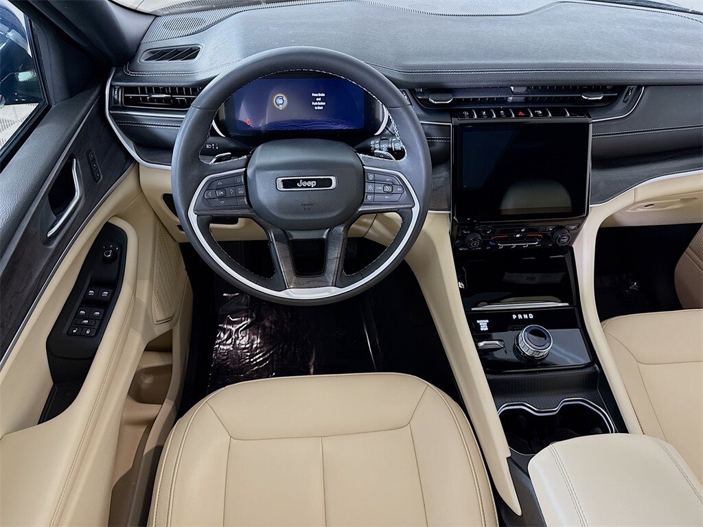 2023 Jeep Grand Cherokee Limited photo 3