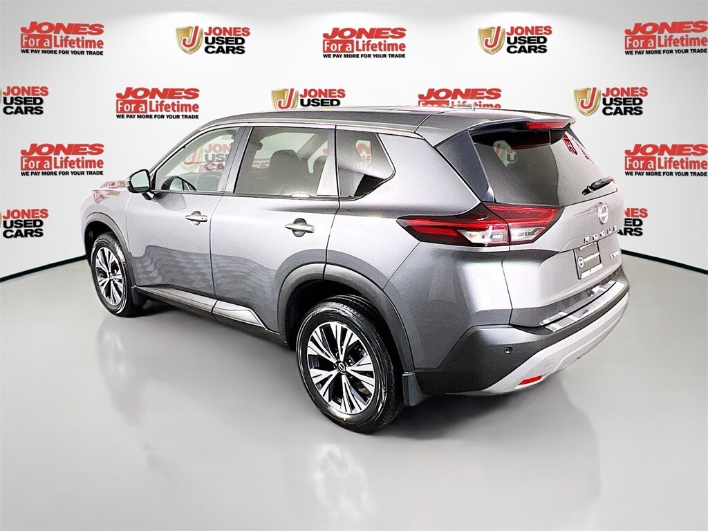 2022 Nissan Rogue SV photo 2