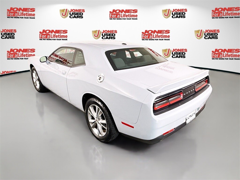 2022 Dodge Challenger SXT photo 2
