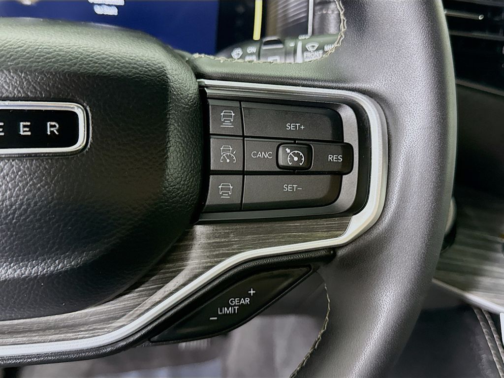 2024 Jeep Wagoneer L Series II - Photo 23