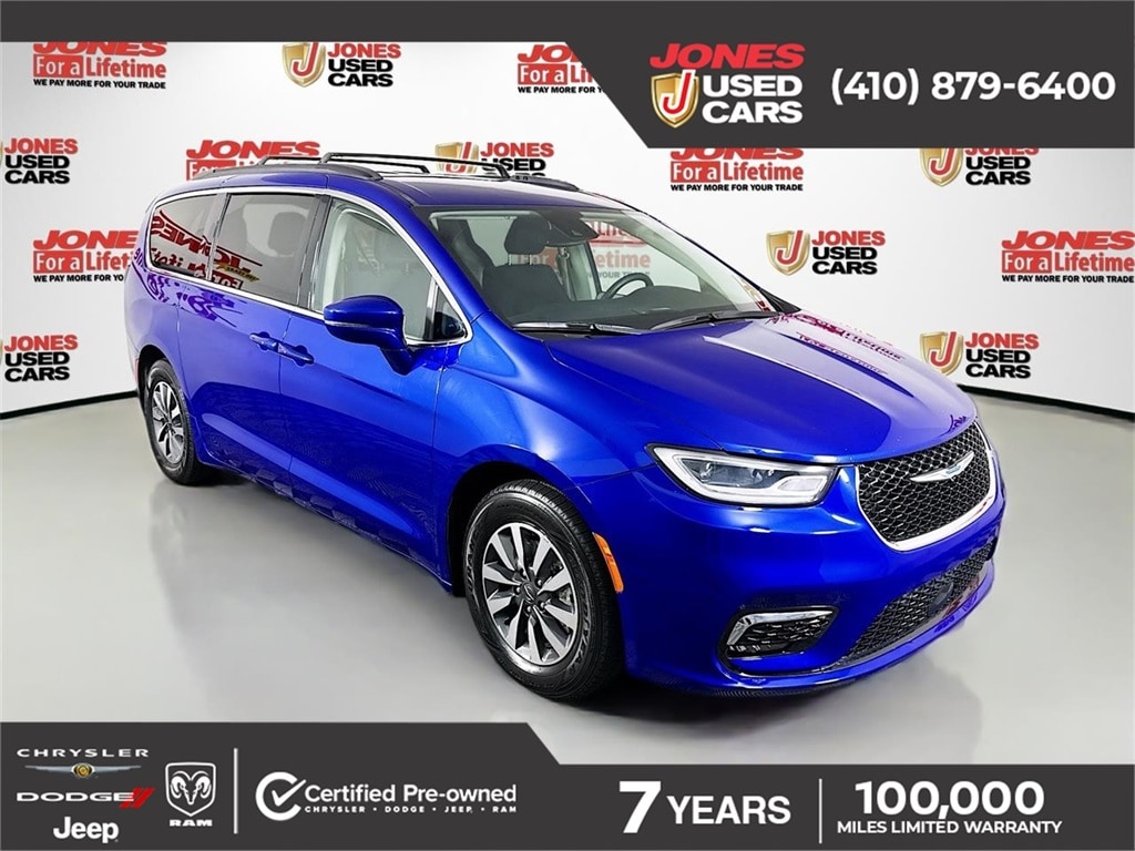 2021 Chrysler Pacifica Hybrid Touring's photo