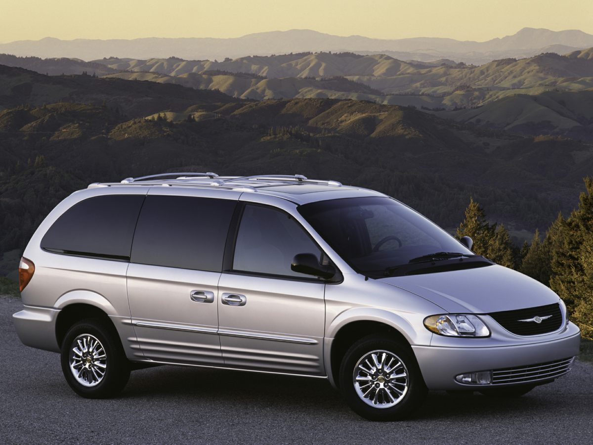 2003 Chrysler Town & Country LX's photo