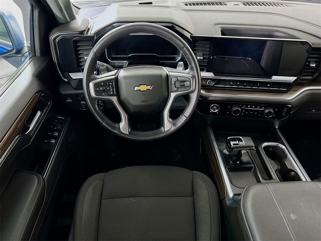 2023 Chevrolet Silverado 1500 LT photo 3