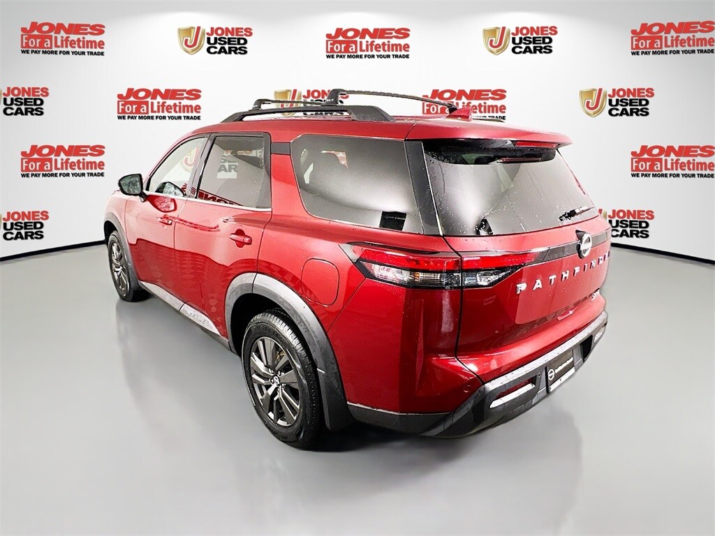 2022 Nissan Pathfinder SV photo 2