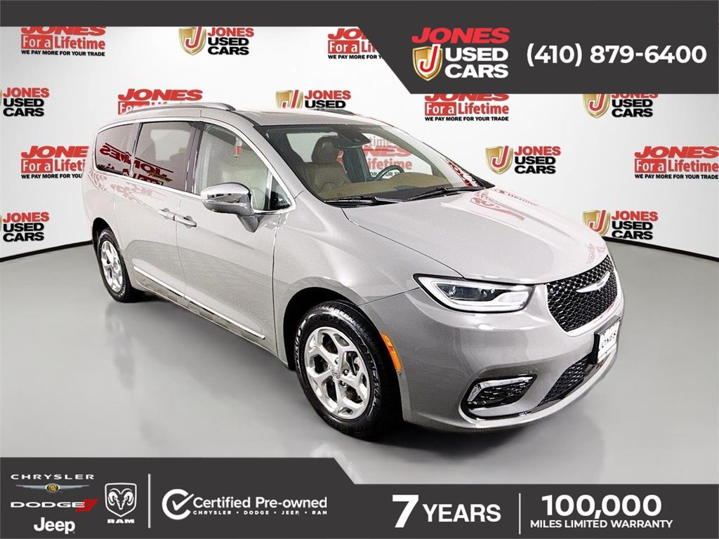 2021 Chrysler Pacifica Limited's photo
