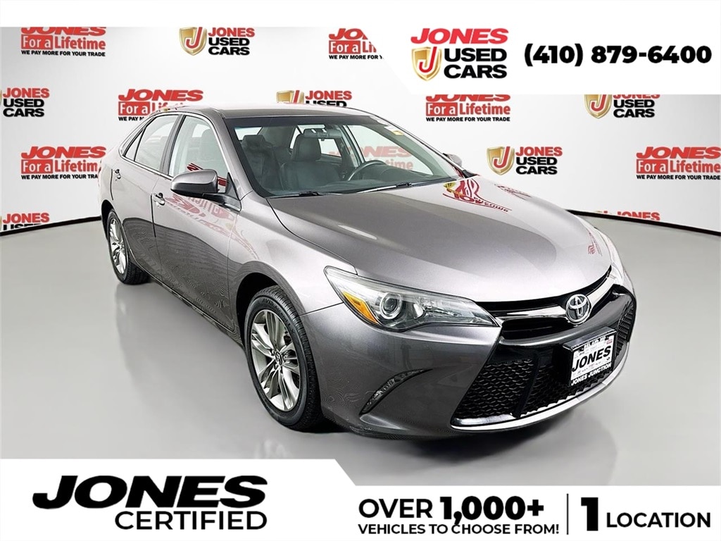 2017 Toyota Camry SE's photo